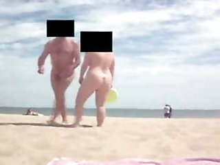 free video gallery mr-amp-mrs-voyeurist00-on-studland-naturist-beach